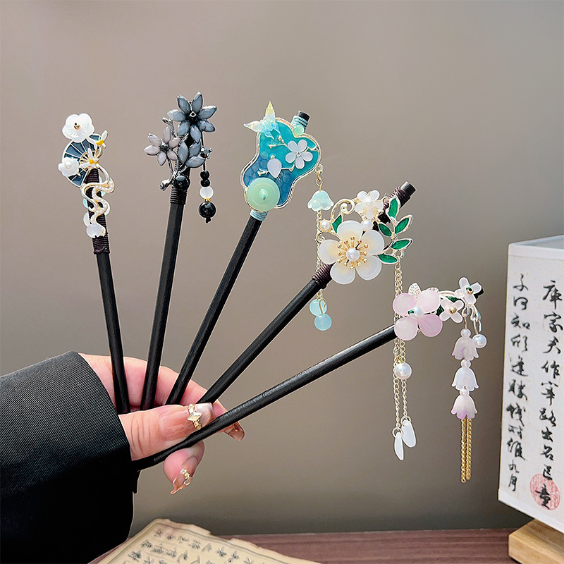 Tech Accessories Women - Classic Tassel Hair Stick Black Wooden